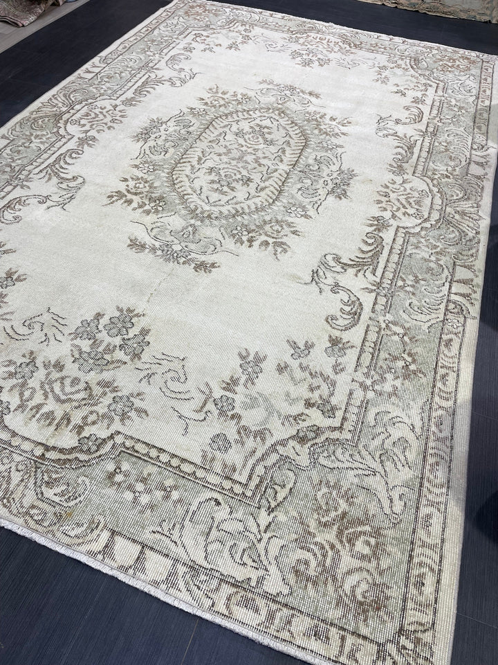 Beige Turkish Runner Rug 6' 5" x 10' Hand-Knotted detail