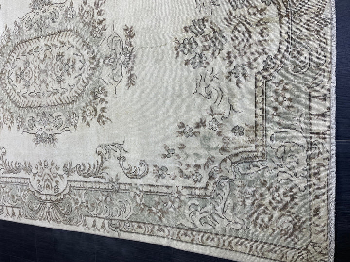 Beige Turkish Runner Rug 6' 5" x 10' Hand-Knotted pattern