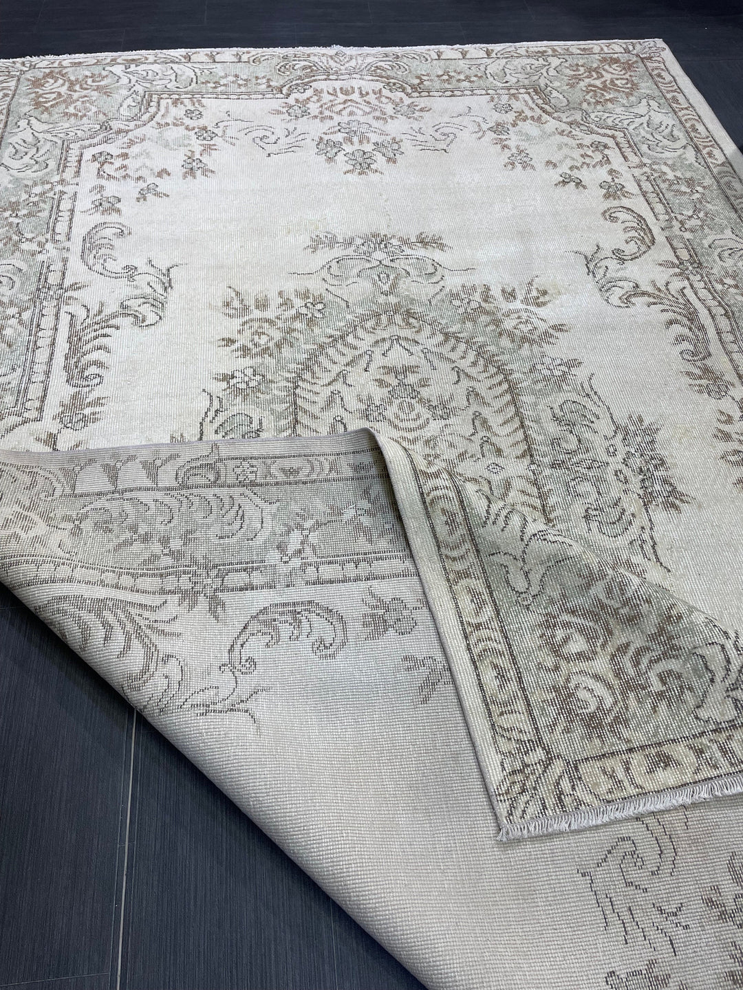 Beige Turkish Runner Rug 6' 5" x 10' Hand-Knotted border