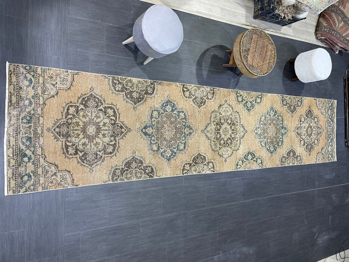 Beige Turkish Runner Rug 2' 10" x 13' Hand-Knotted pattern