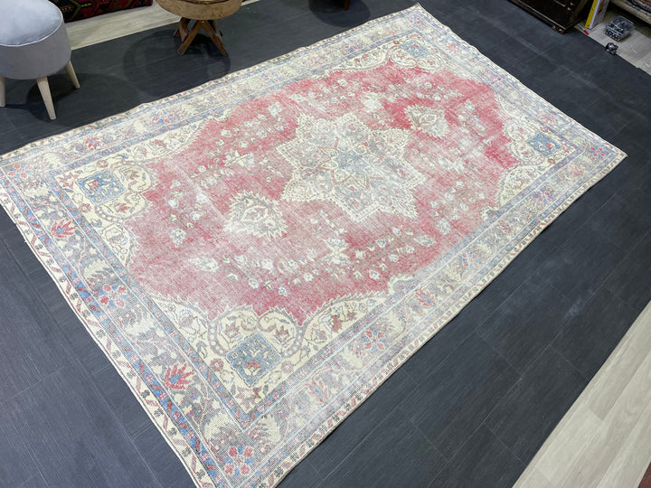 Turkish Runner Rug 5' 10" x 9' 6" Hand-Knotted detail