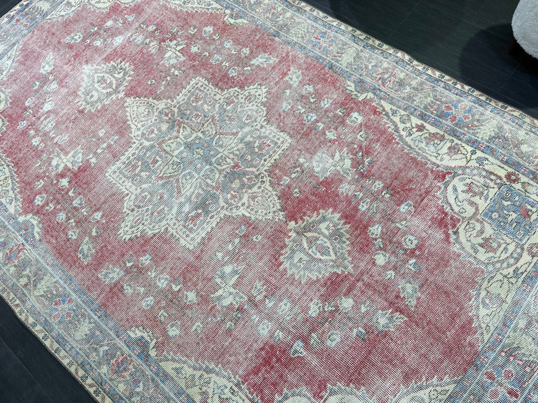 Turkish Runner Rug 5' 10" x 9' 6" Hand-Knotted border