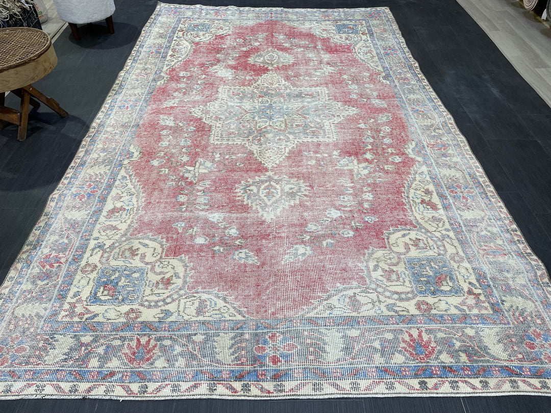 Turkish Runner Rug 5' 10" x 9' 6" Hand-Knotted texture