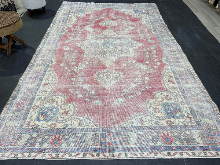Turkish Runner Rug 5' 10" x 9' 6" Hand-Knotted texture