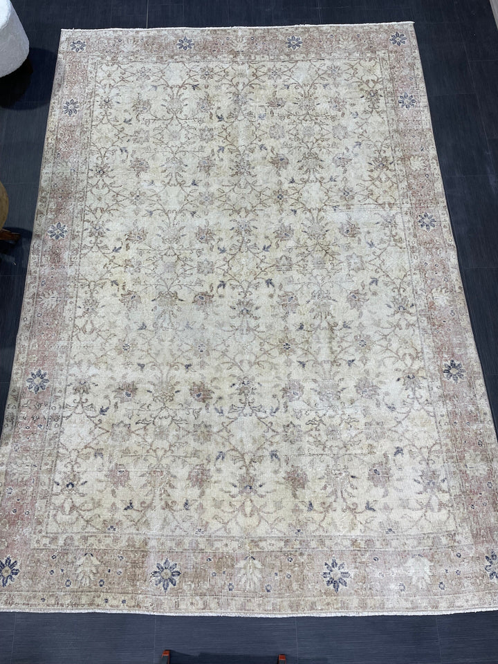Beige Turkish Runner Rug 6' 5" x 9' 5" Hand-Knotted pattern