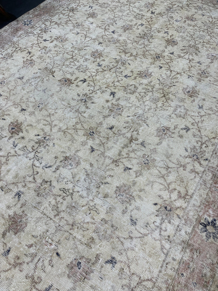 Beige Turkish Runner Rug 6' 5" x 9' 5" Hand-Knotted field