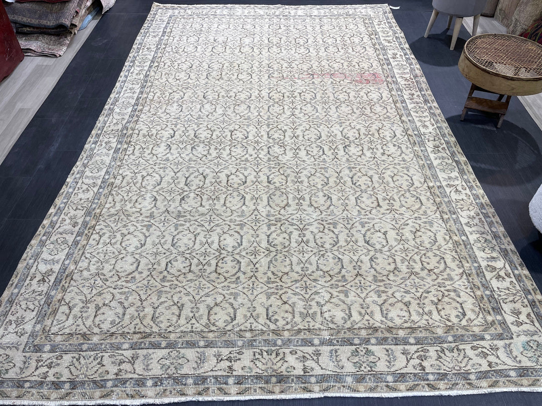 Beige Turkish Oushak Rug 6' 8" x 10' 6" Hand-Knotted detail