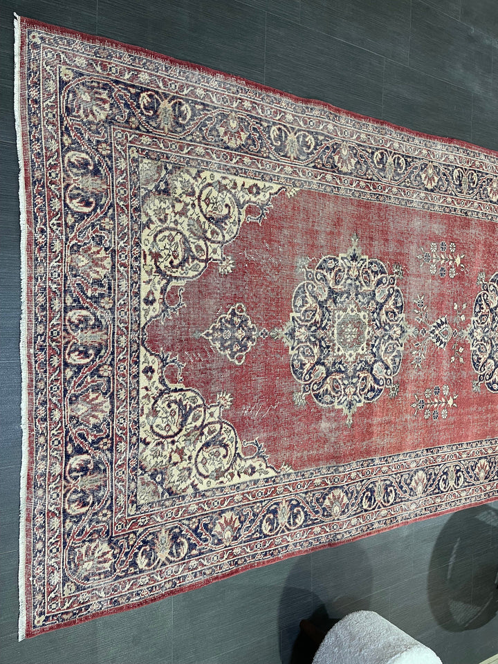 Beige Turkish Runner Rug 4' 10" x 12' 10" Hand-Knotted detail