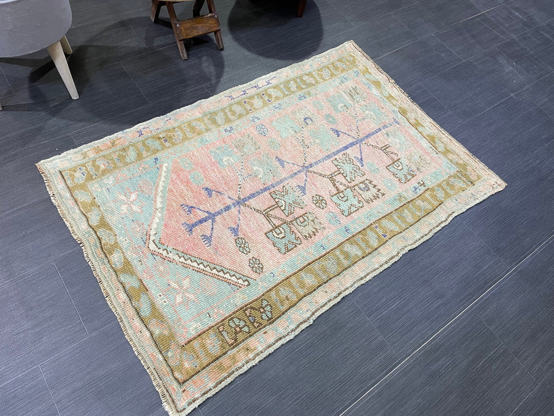 Beige Turkish Oushak Rug 2' 10" x 4' 4" Hand-Knotted close-up