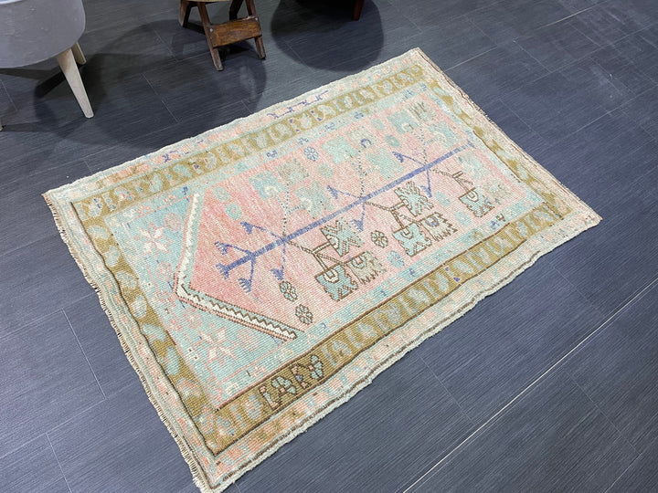 Beige Turkish Oushak Rug 2' 10" x 4' 4" Hand-Knotted close-up