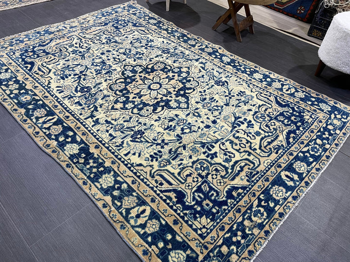 Navy Runner Rug 4' 5" x 6' 5" - No. WR26089