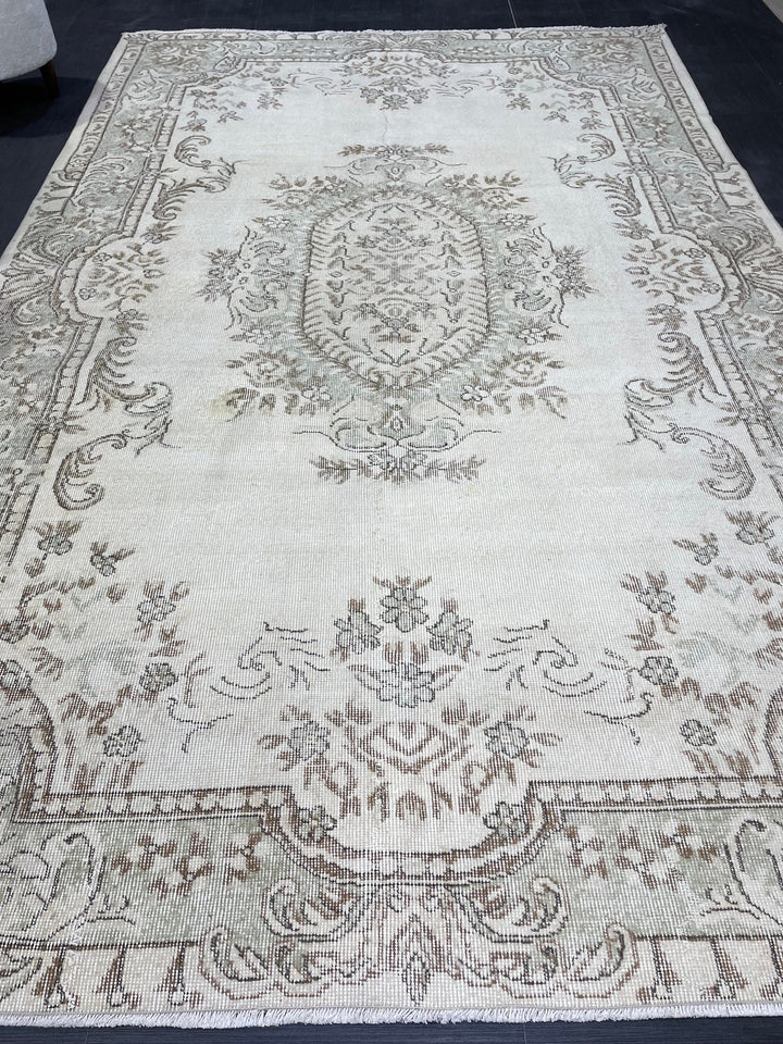 Beige Turkish Runner Rug 6' 5" x 10' Hand-Knotted texture