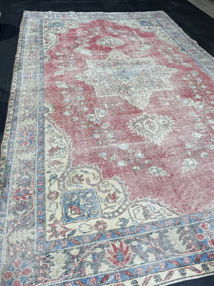Turkish Runner Rug 5' 10" x 9' 6" Hand-Knotted close-up