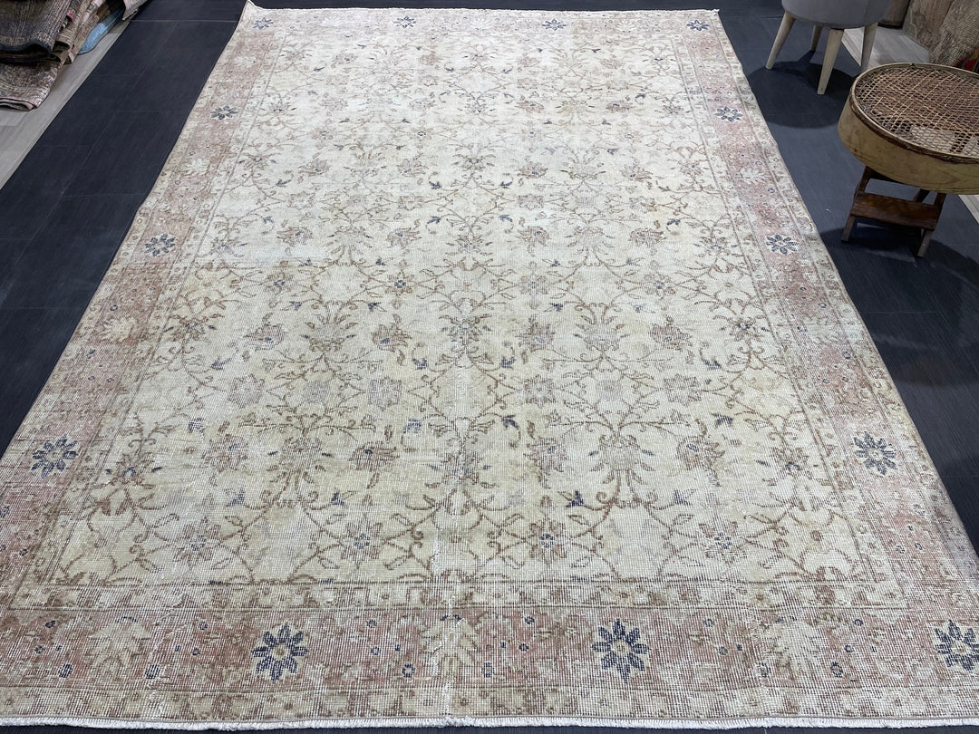 Beige Turkish Runner Rug 6' 5" x 9' 5" Hand-Knotted detail