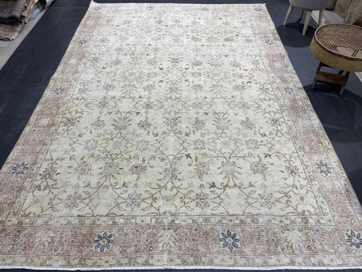 Beige Turkish Runner Rug 6' 5" x 9' 5" Hand-Knotted detail