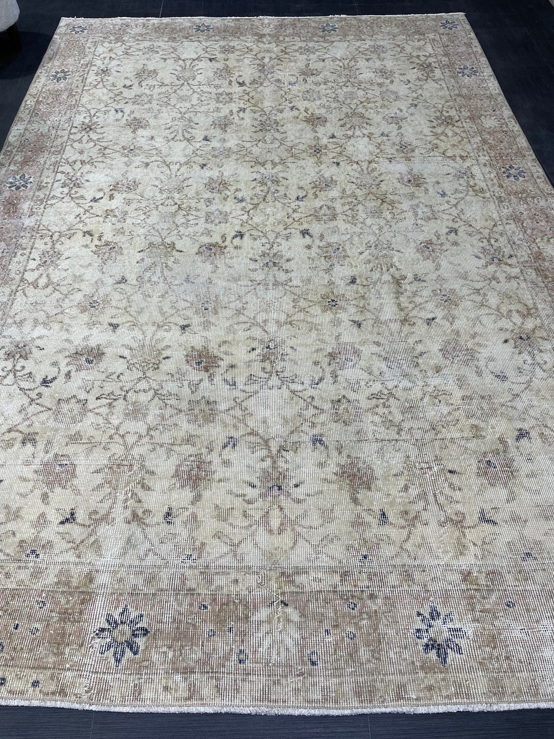 Beige Turkish Runner Rug 6' 5" x 9' 5" Hand-Knotted border