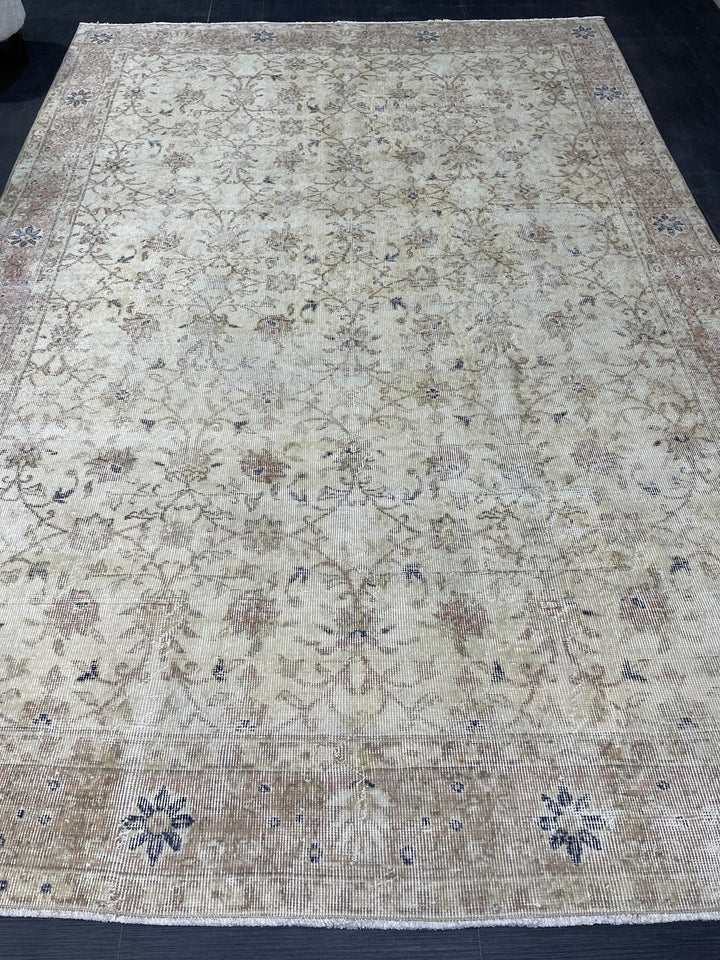 Beige Turkish Runner Rug 6' 5" x 9' 5" Hand-Knotted border