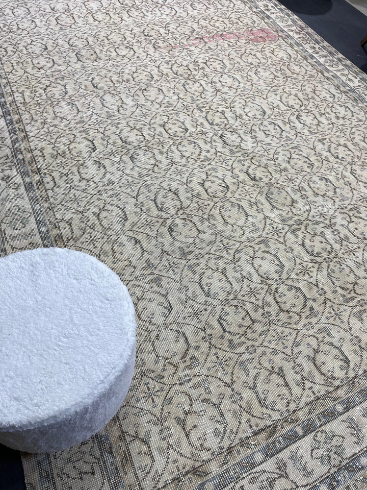 Beige Turkish Oushak Rug 6' 8" x 10' 6" Hand-Knotted close-up