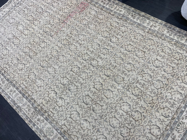 Beige Turkish Oushak Rug 6' 8" x 10' 6" Hand-Knotted pattern