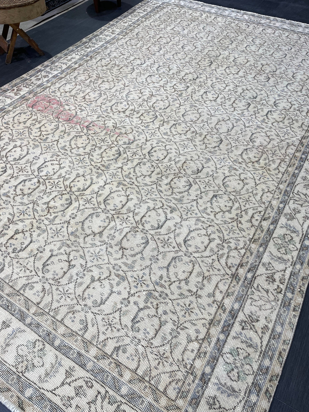 Beige Turkish Oushak Rug 6' 8" x 10' 6" Hand-Knotted texture