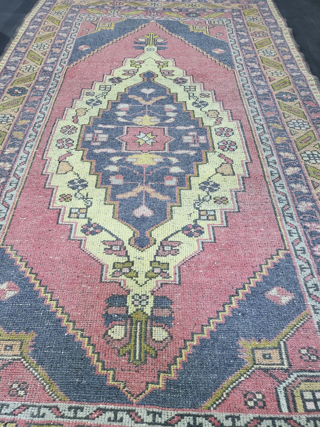 Turkish Oushak Rug 4' 10" x 8' 6" Hand-Knotted border