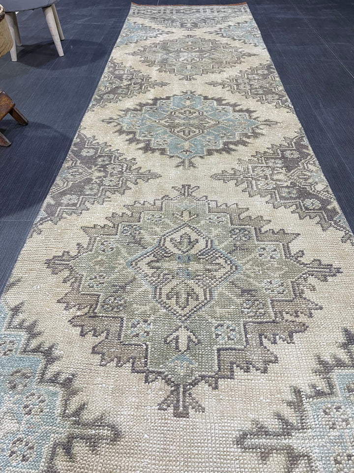 Beige Turkish Runner Rug 2' 8" x 11' 2" Hand-Knotted border