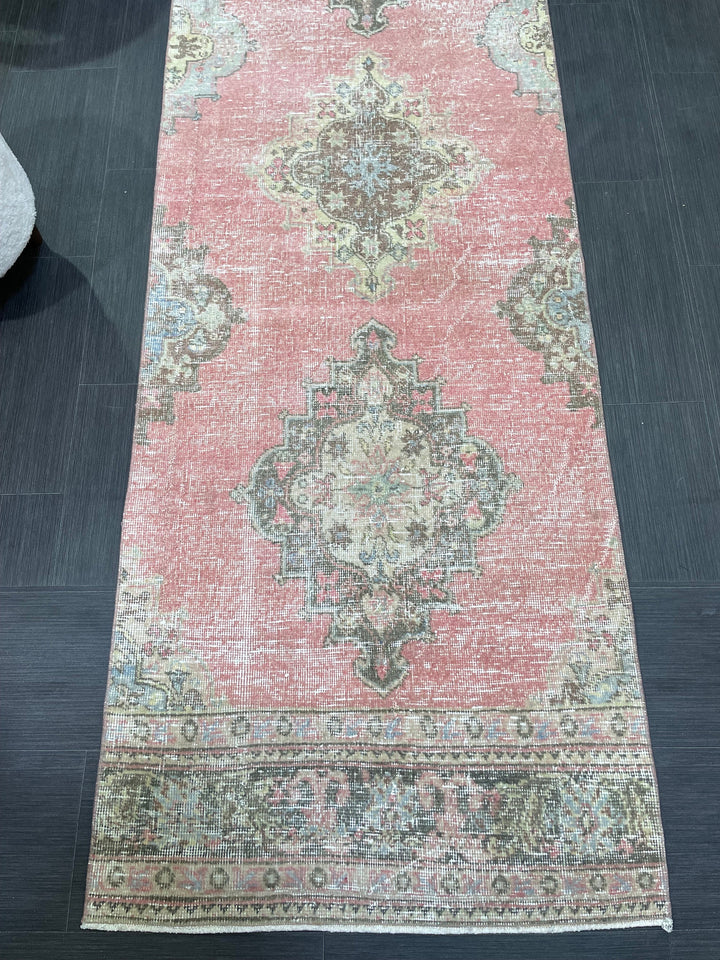Beige Turkish Runner Rug 2' 10" x 13' 10" Hand-Knotted pattern