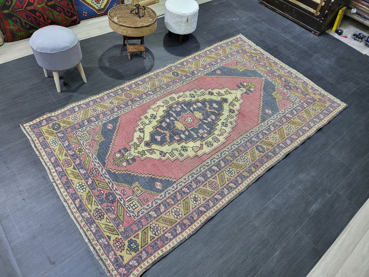 Turkish Oushak Rug 4' 10" x 8' 6" Hand-Knotted texture