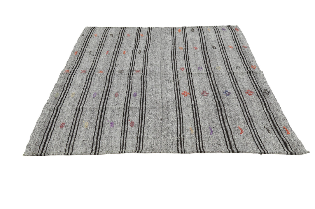 Gray Kilim Rug 5' 7" x 7' 5" | No. VR94578