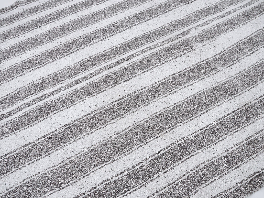 Gray Kilim Rug 6' 8" x 7' 8" | No. VR58928