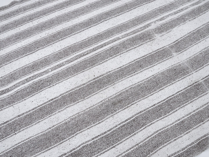 Gray Kilim Rug 6' 8" x 7' 8" | No. VR58928