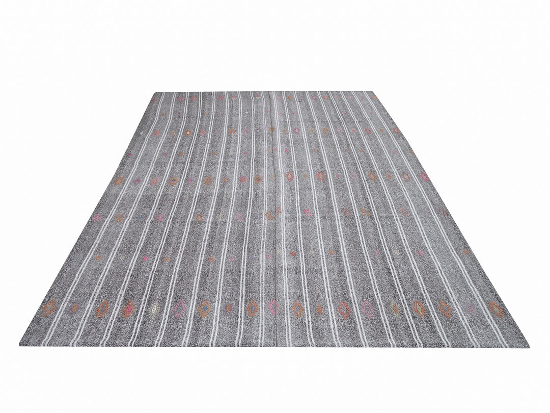 Gray Kilim Rug 6' 7" x 9' 8" | No. VR90180