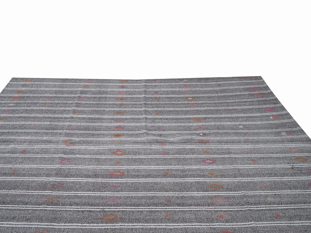 Gray Kilim Rug 6' 7" x 9' 8" | No. VR90180