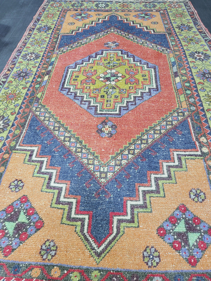 Beige Turkish Runner Rug 5' x 9' 4" Hand-Knotted field