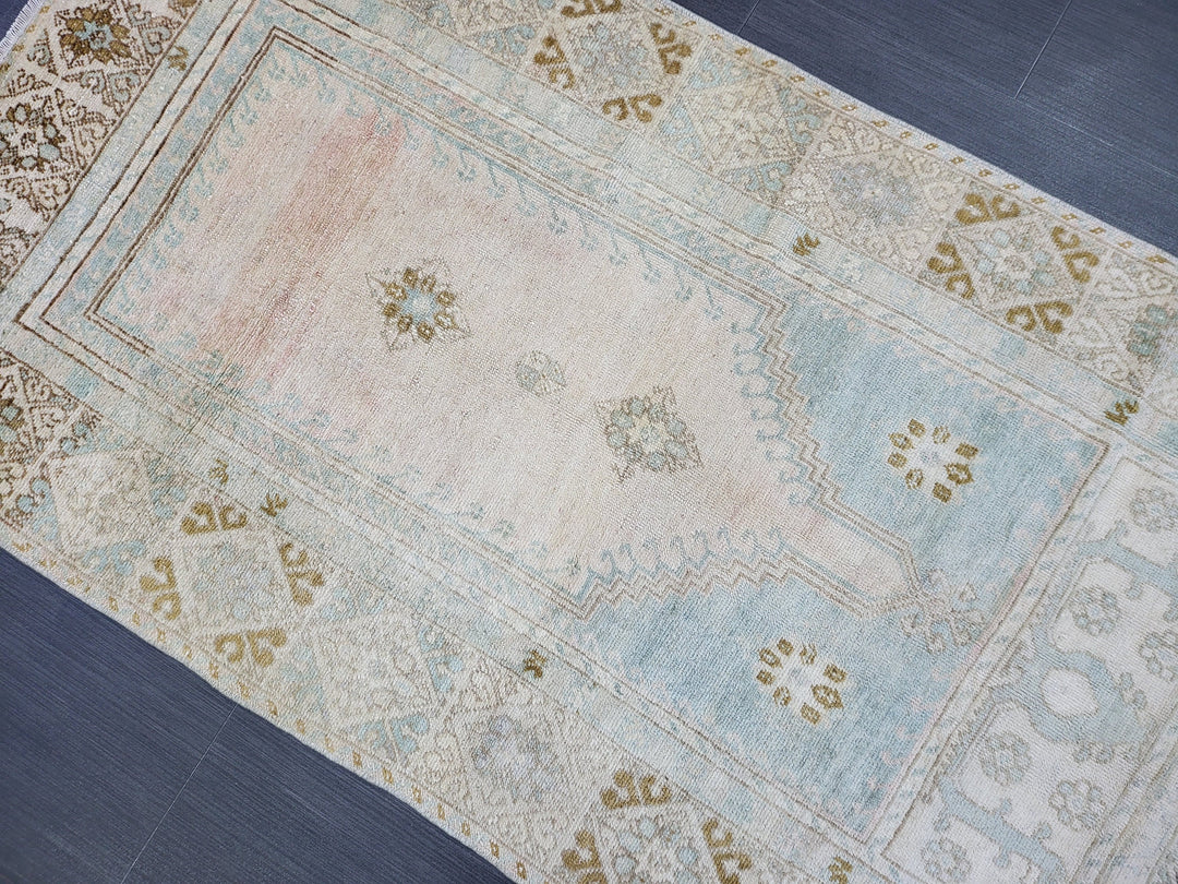Beige Turkish Runner Rug 2' 9" x 5' 2" Hand-Knotted close-up