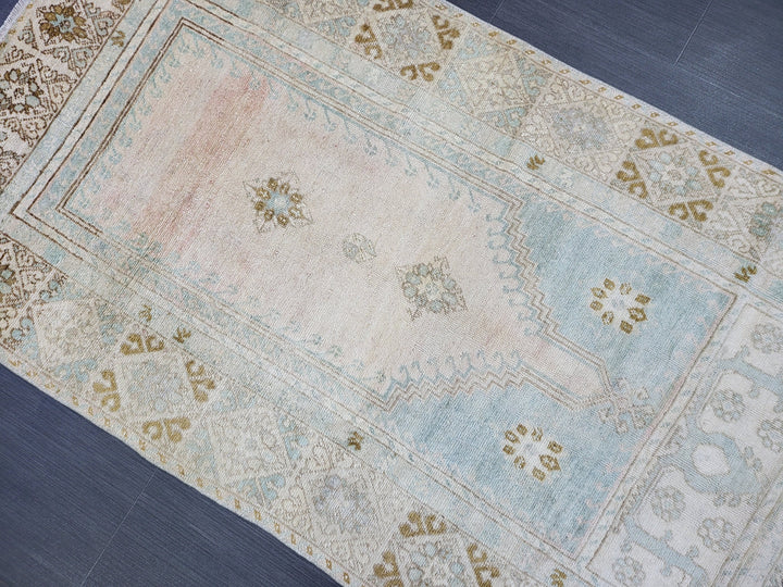 Beige Turkish Runner Rug 2' 9" x 5' 2" Hand-Knotted close-up