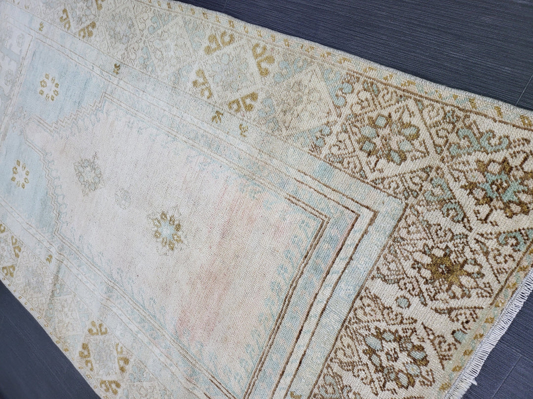 Beige Turkish Runner Rug 2' 9" x 5' 2" Hand-Knotted border