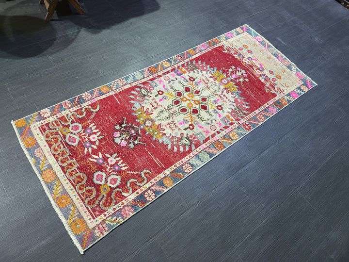 Turkish Oushak Rug 2' 5" x 6' 1" Hand-Knotted close-up