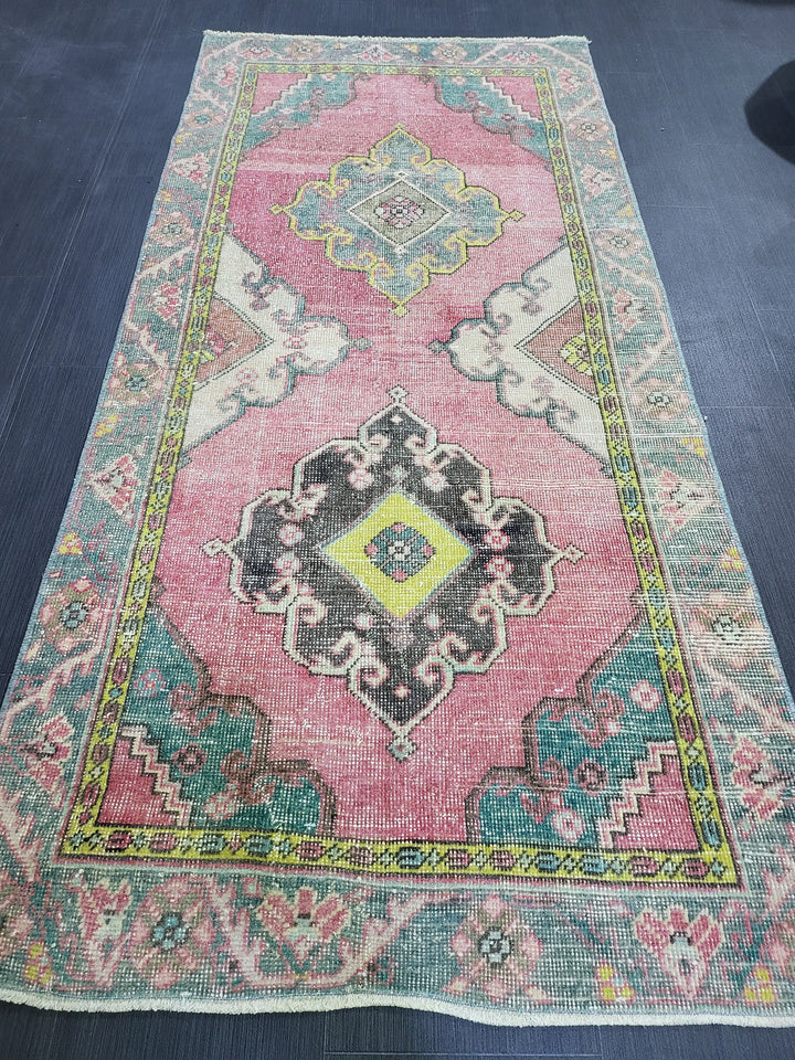 Beige Turkish Runner Rug 2' 11" x 6' 2" Hand-Knotted detail