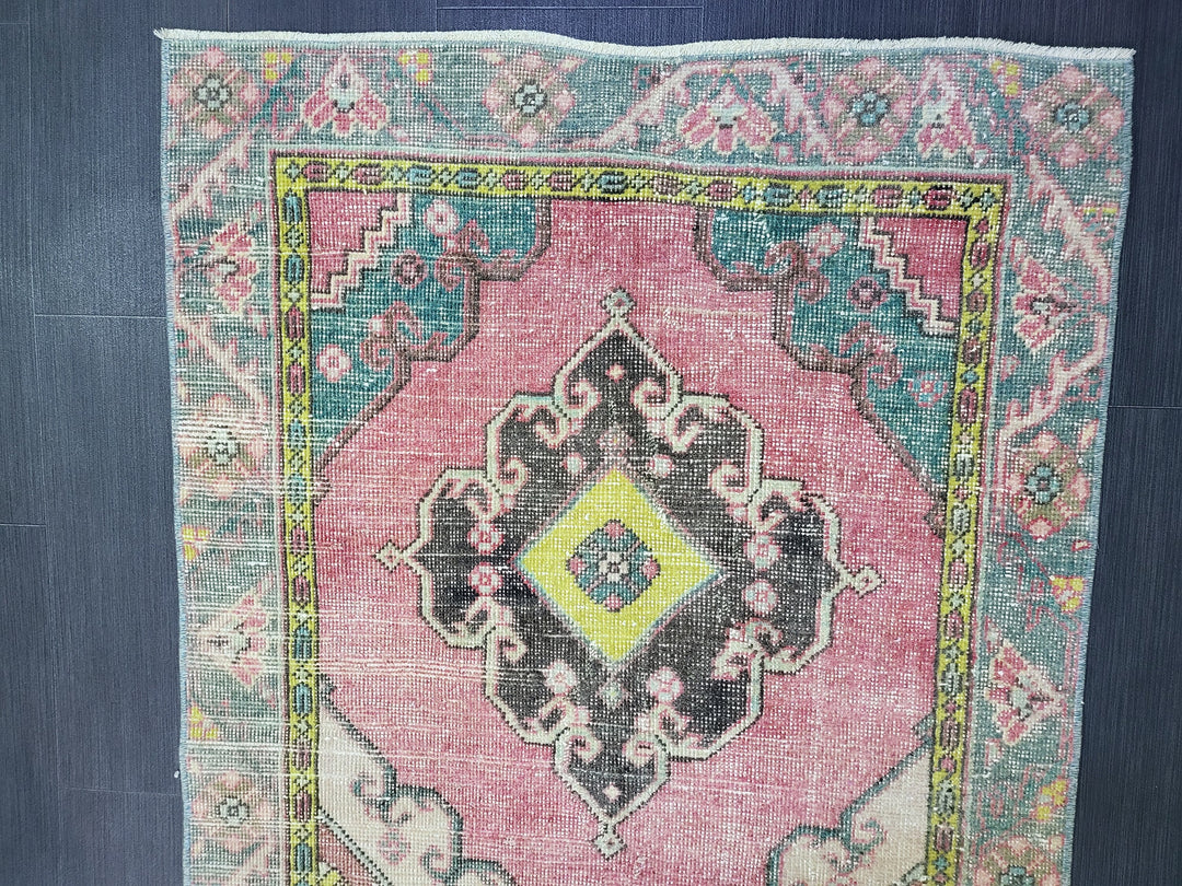 Beige Turkish Runner Rug 2' 11" x 6' 2" Hand-Knotted border