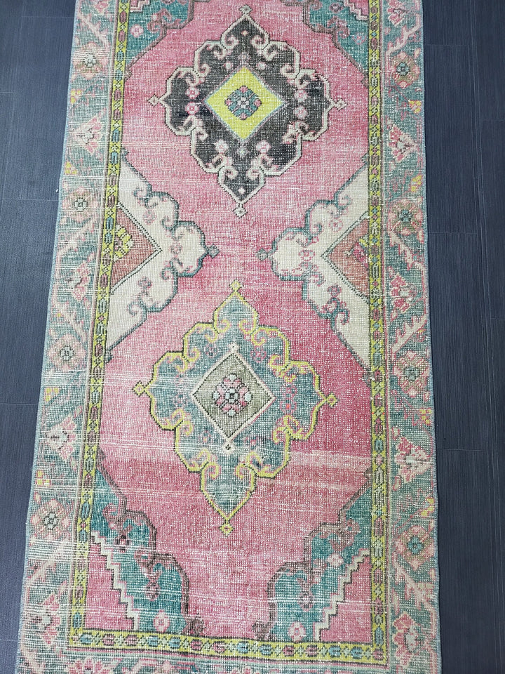 Beige Turkish Runner Rug 2' 11" x 6' 2" Hand-Knotted texture