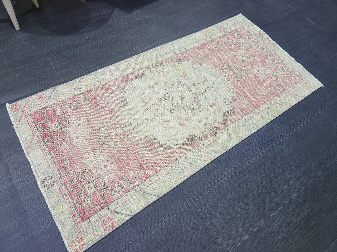 Tan Turkish Oushak Rug 2' 8" x 5' 9" Hand-Knotted border