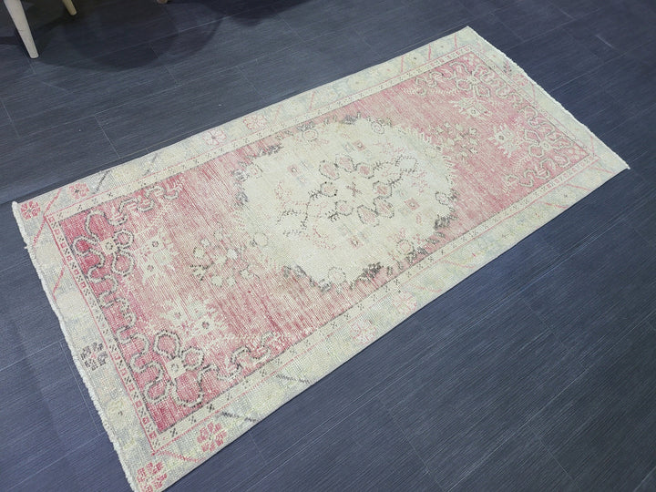 Tan Turkish Oushak Rug 2' 8" x 5' 9" Hand-Knotted border
