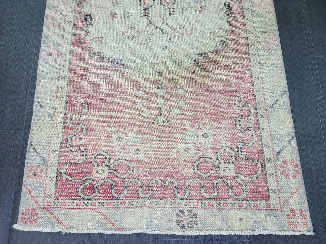 Tan Turkish Oushak Rug 2' 8" x 5' 9" Hand-Knotted texture