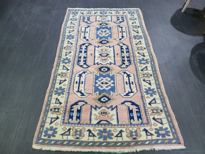Beige Turkish Runner Rug 2' 11" x 5' Hand-Knotted detail