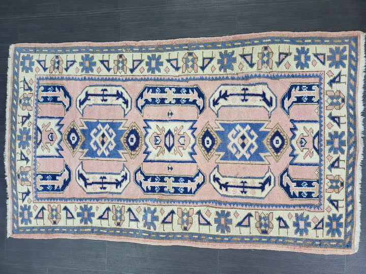 Beige Turkish Runner Rug 2' 11" x 5' Hand-Knotted texture
