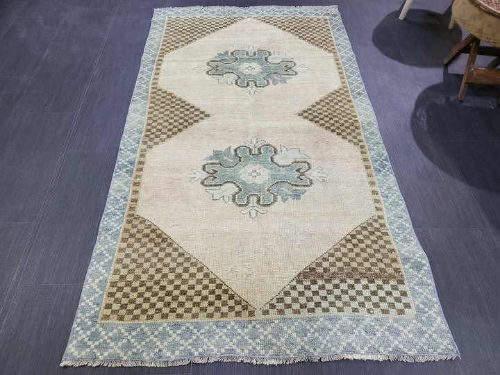 Turkish Oushak Rug 3' 3" x 5' 8" Hand-Knotted detail