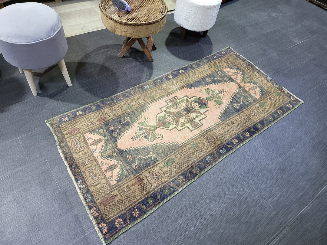 Tan Turkish Runner Rug 2' 6" x 5' 4" Hand-Knotted close-up