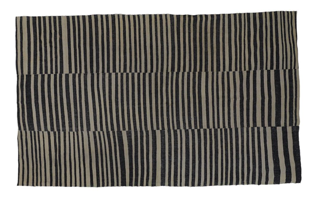 Kilim Rug 5' 5" x 8' 11" | No. VR58196