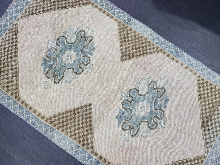 Turkish Oushak Rug 3' 3" x 5' 8" Hand-Knotted texture